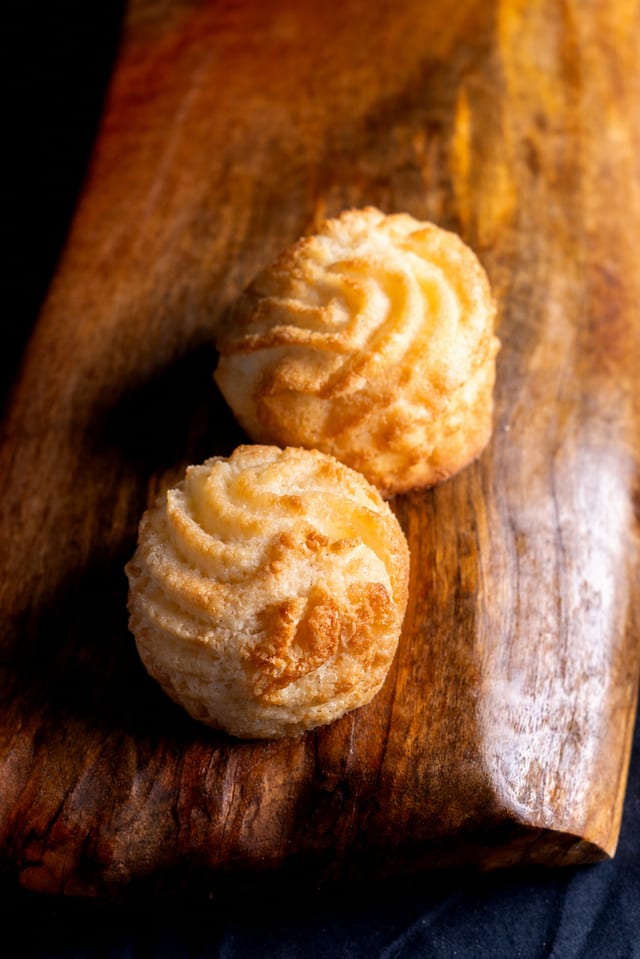 Dozen Plain Macaroon.